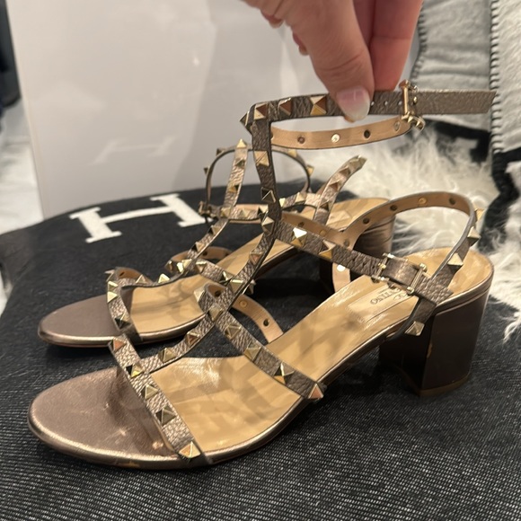 Authentic Valentino Rockstud Pewter 2.5” heels size 41.5 - Picture 2 of 8